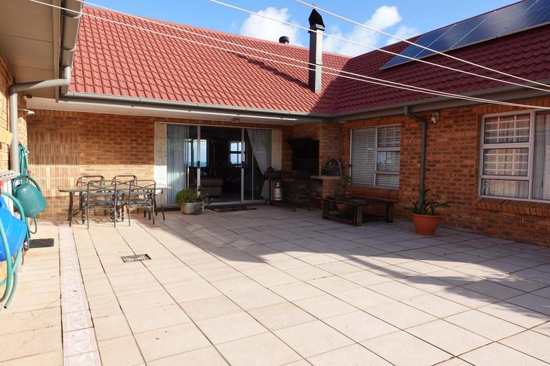 6 Bedroom Property for Sale in Outeniqua Strand Western Cape